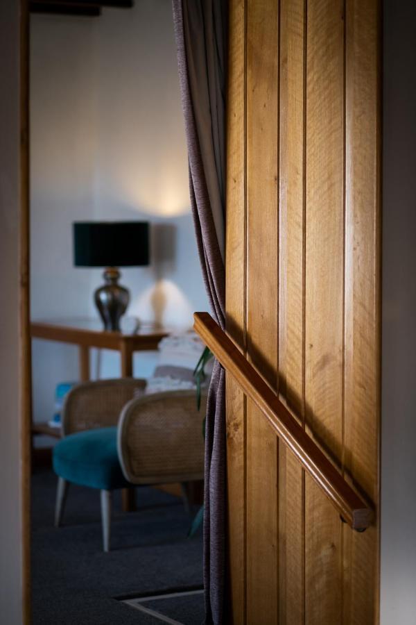 Stunning Cottage Grade 2 Listed With Parking And Hot Tub Bowness-on-Windermere Bagian luar foto