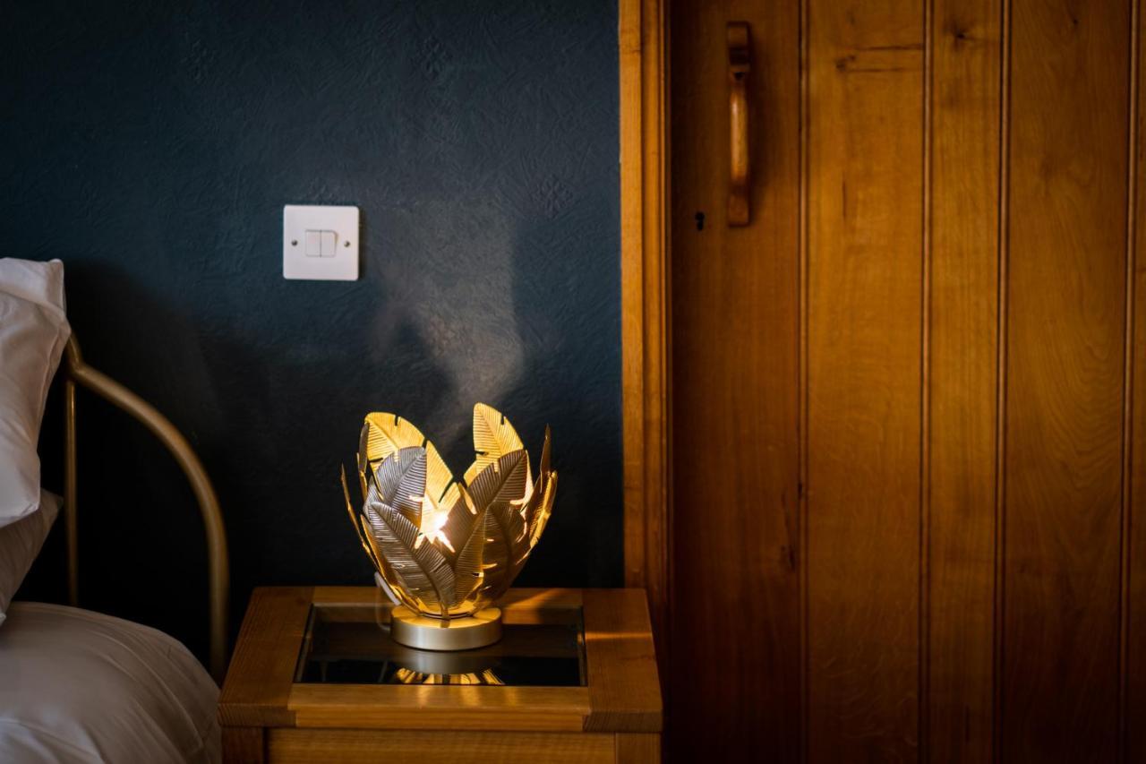 Stunning Cottage Grade 2 Listed With Parking And Hot Tub Bowness-on-Windermere Bagian luar foto