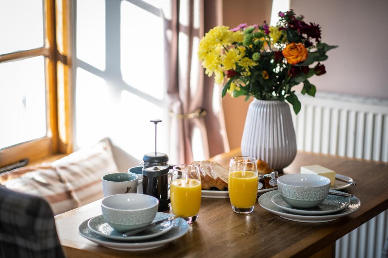 Stunning Cottage Grade 2 Listed With Parking And Hot Tub Bowness-on-Windermere Bagian luar foto