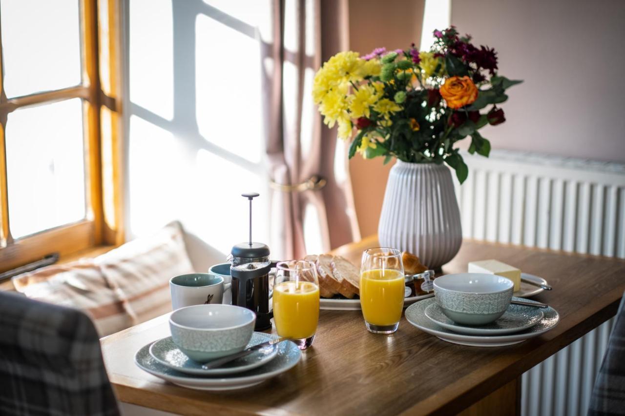 Stunning Cottage Grade 2 Listed With Parking And Hot Tub Bowness-on-Windermere Bagian luar foto