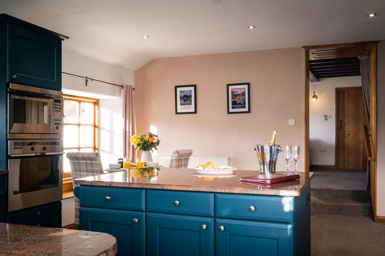 Stunning Cottage Grade 2 Listed With Parking And Hot Tub Bowness-on-Windermere Bagian luar foto