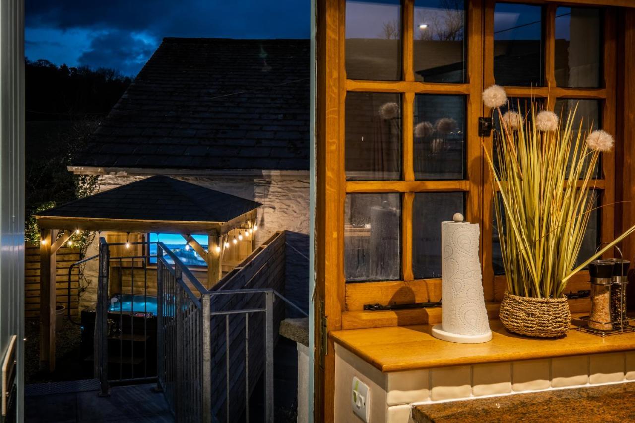 Stunning Cottage Grade 2 Listed With Parking And Hot Tub Bowness-on-Windermere Bagian luar foto