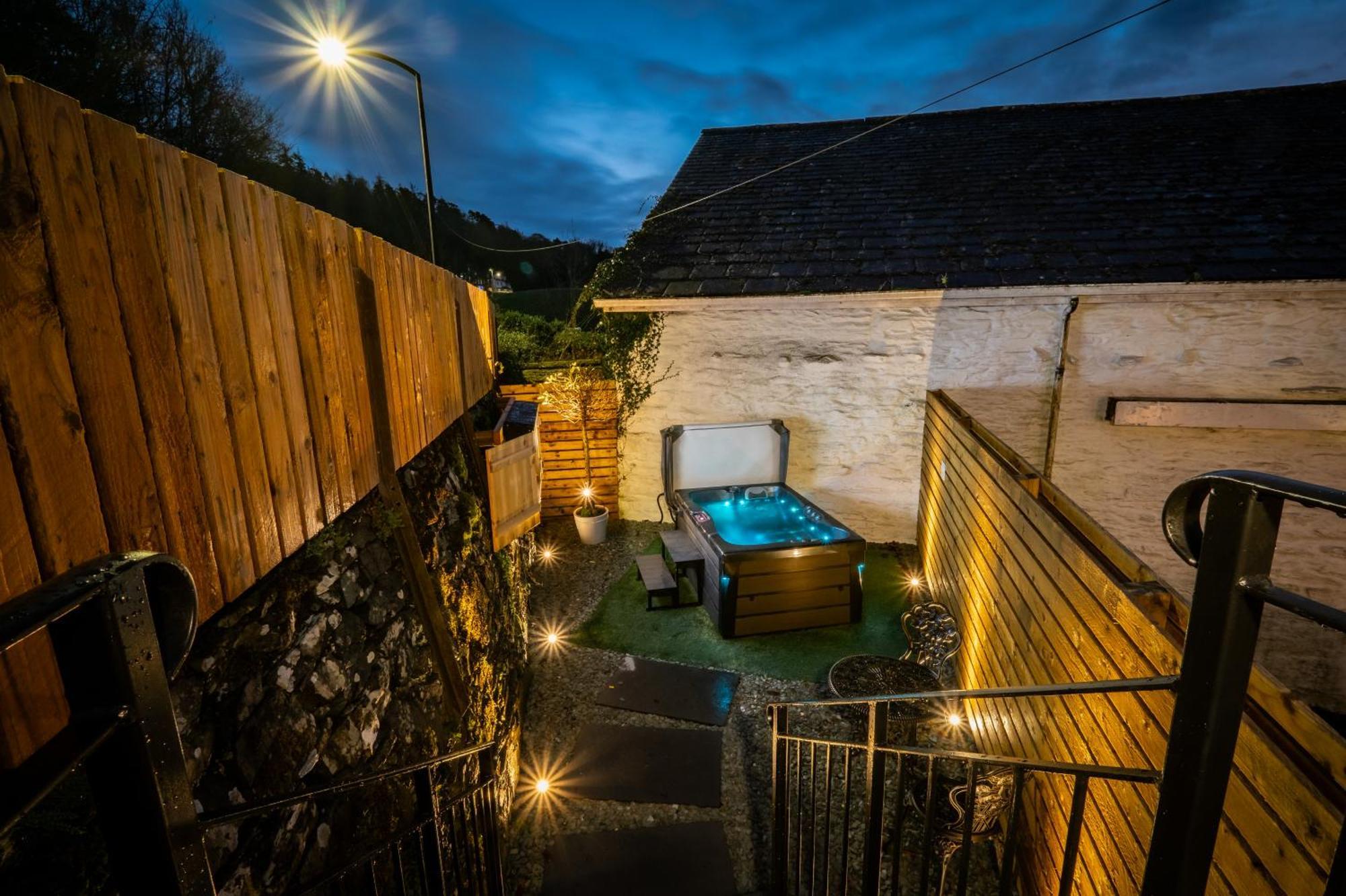 Stunning Cottage Grade 2 Listed With Parking And Hot Tub Bowness-on-Windermere Bagian luar foto