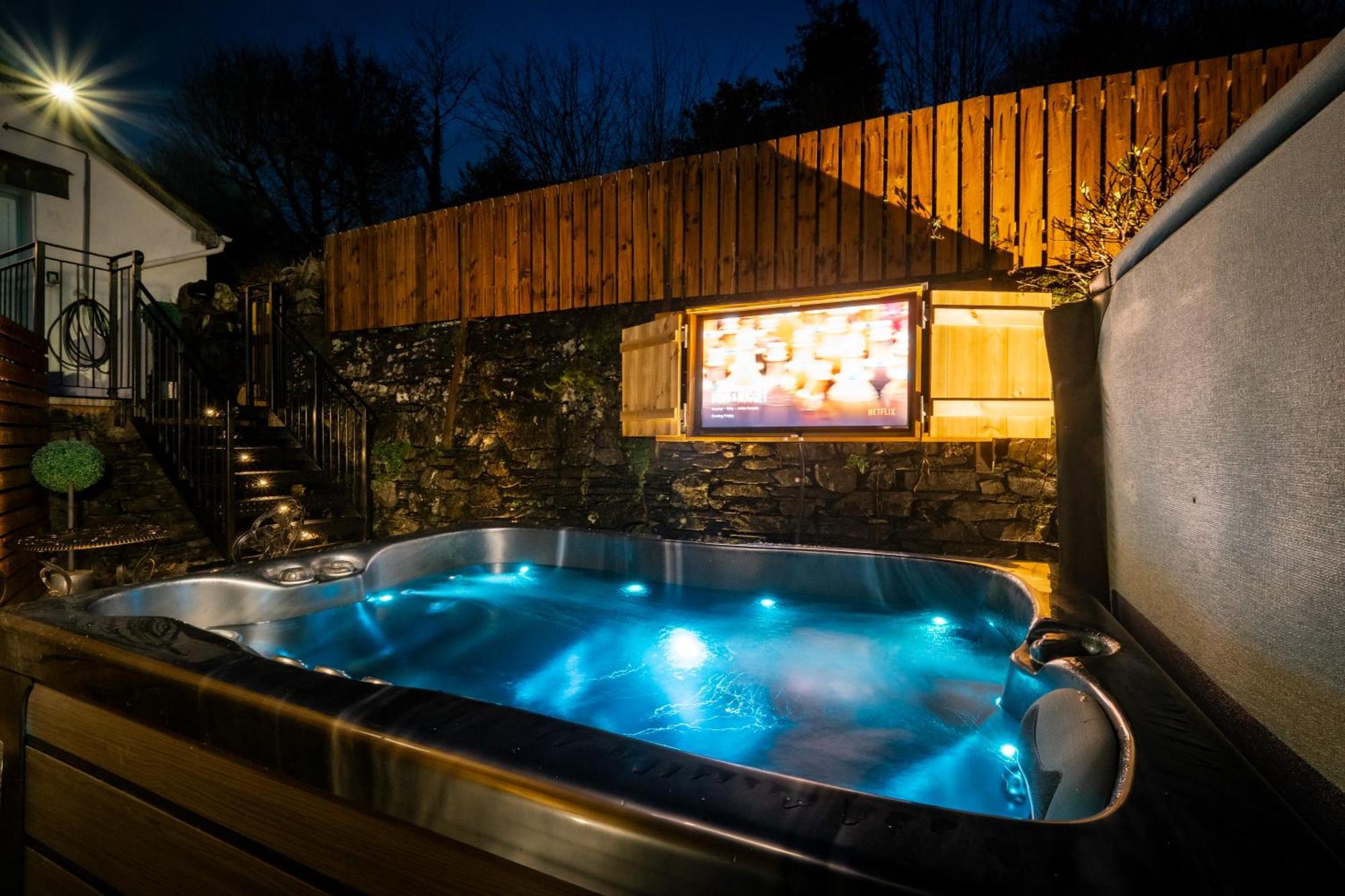Stunning Cottage Grade 2 Listed With Parking And Hot Tub Bowness-on-Windermere Bagian luar foto