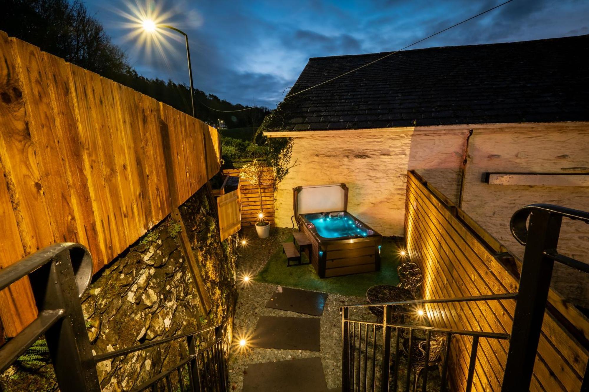 Stunning Cottage Grade 2 Listed With Parking And Hot Tub Bowness-on-Windermere Bagian luar foto