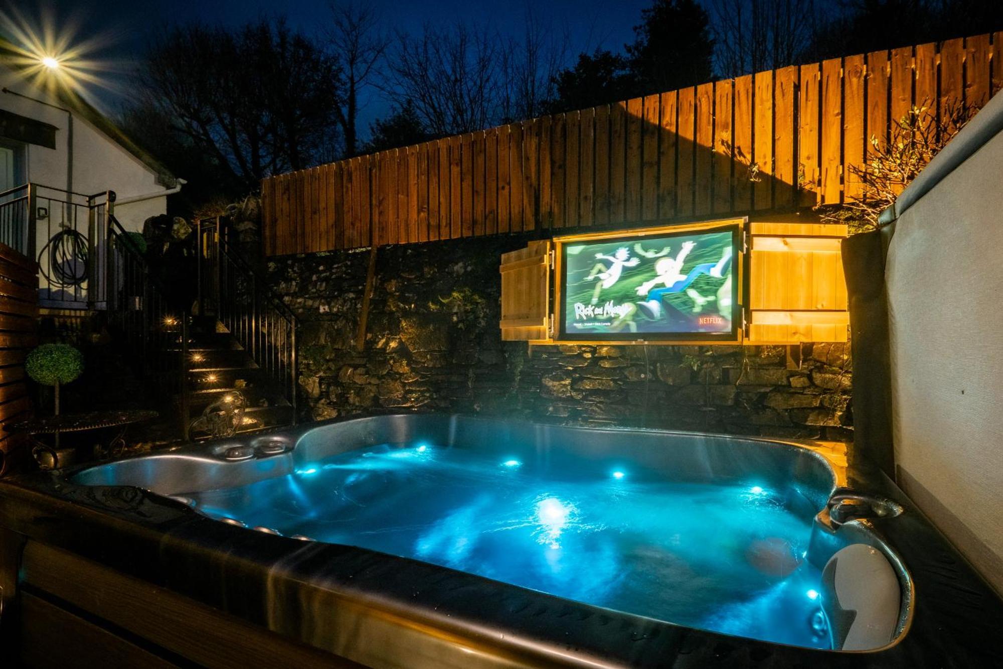 Stunning Cottage Grade 2 Listed With Parking And Hot Tub Bowness-on-Windermere Bagian luar foto