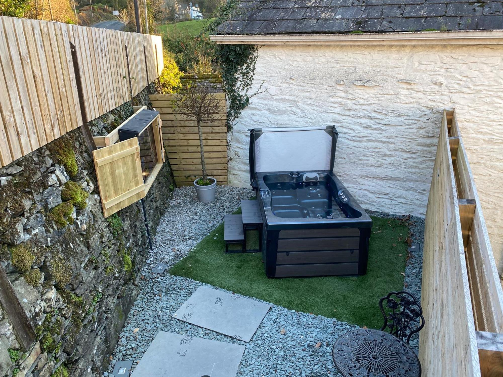 Stunning Cottage Grade 2 Listed With Parking And Hot Tub Bowness-on-Windermere Bagian luar foto